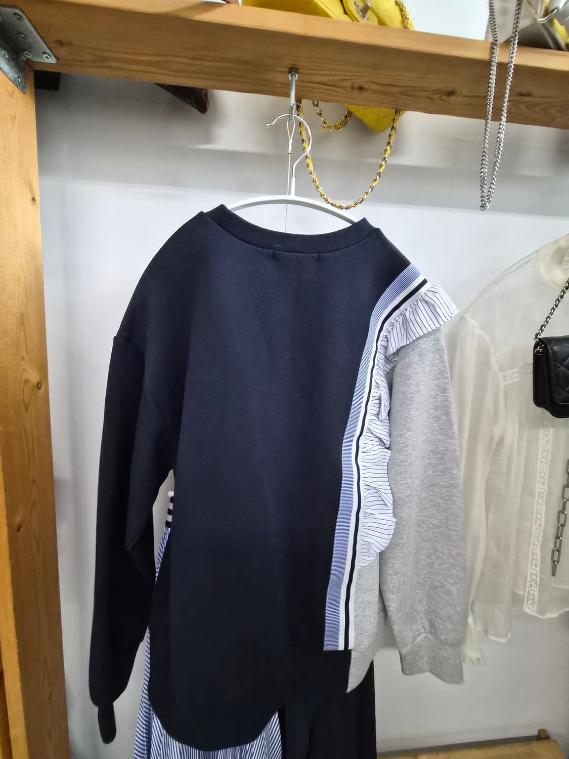 에고이스트 언발 프릴 맨투맨.지고트 언발 스커트 상품이미지6