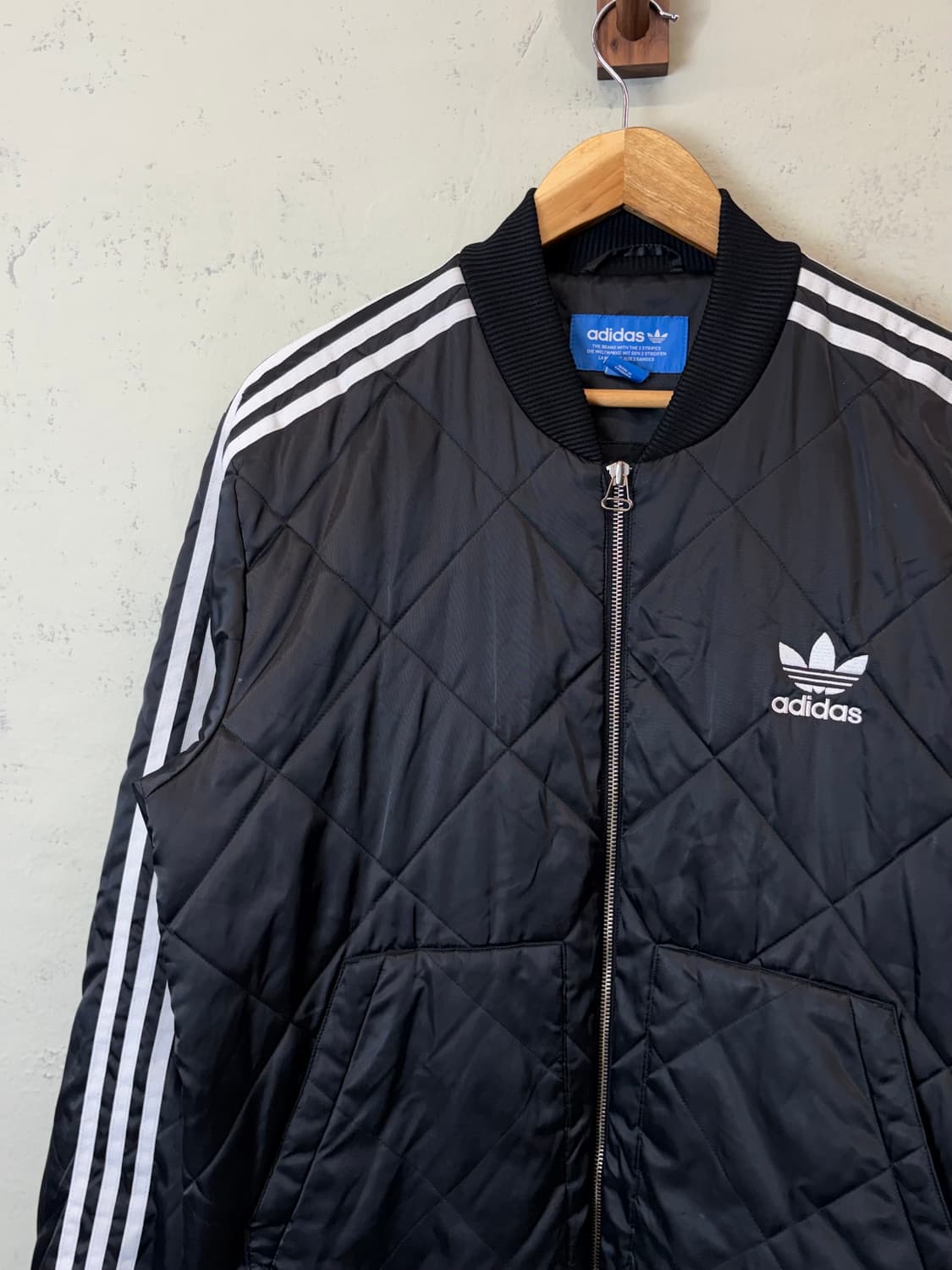 아디다스 삼선 퀼팅 봄버 자켓 블랙 상품이미지4