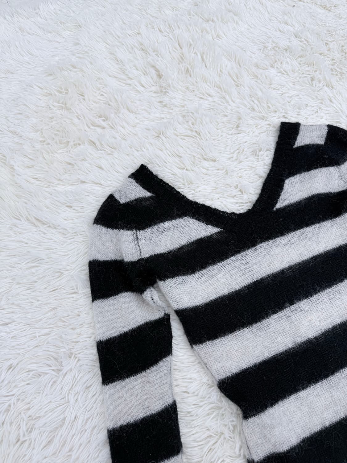 그레이단가라브이넥니트 상품이미지2