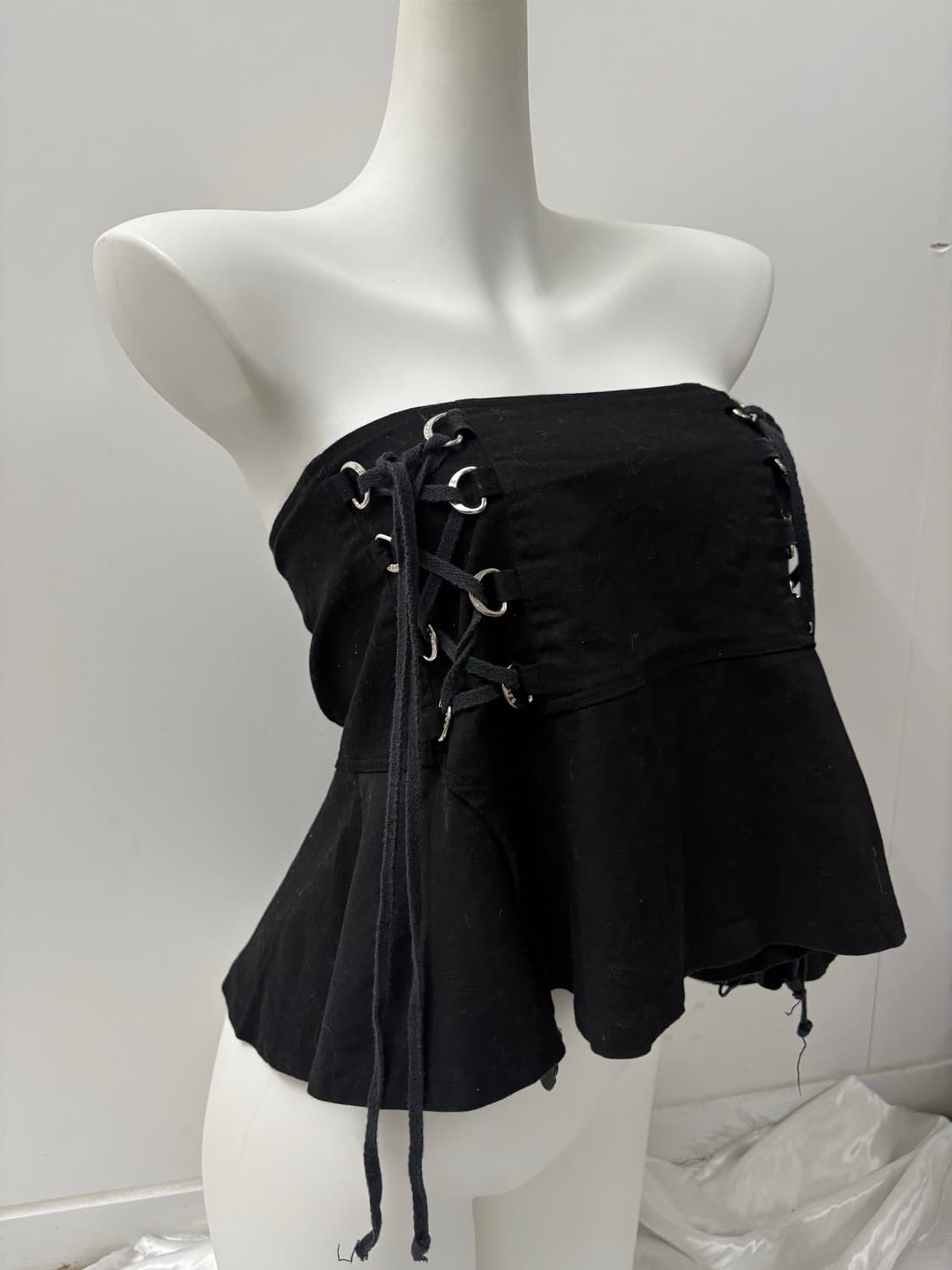 아일렛 포인트 블랙 스커트 상품이미지4