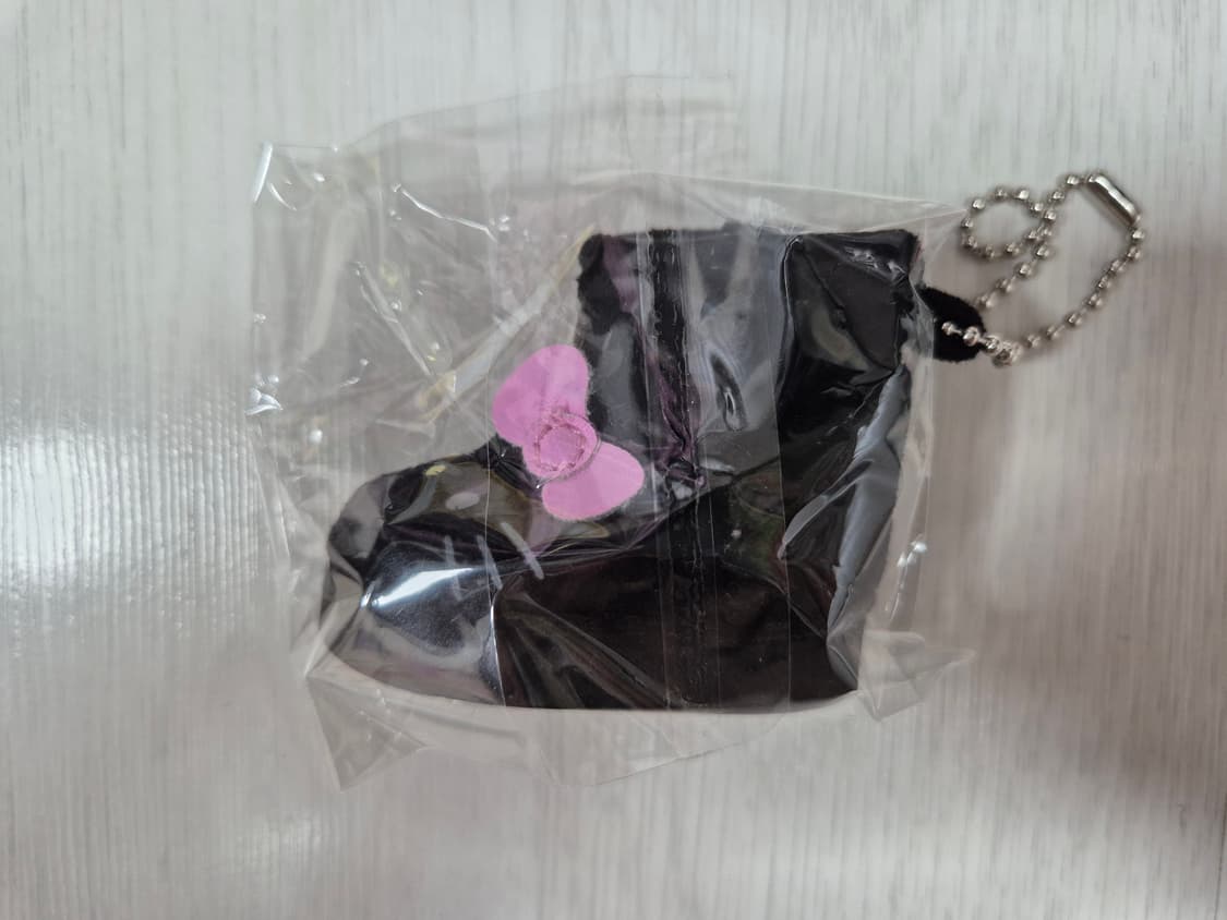 산리오 헬로키티 가챠 키링 어그 부츠 블랙키티 상품이미지2