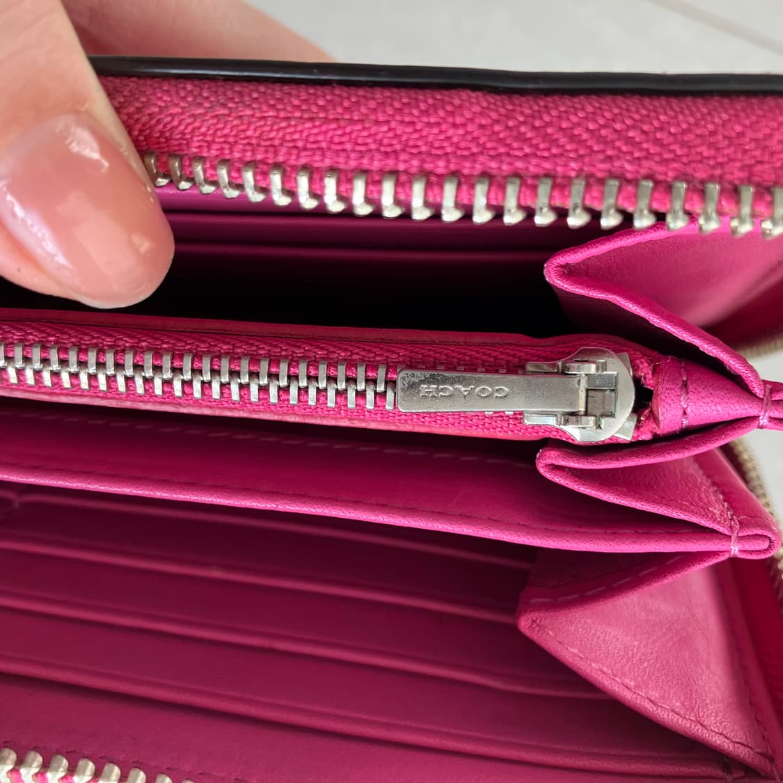 코치 핫핑크 장지갑 상품이미지5