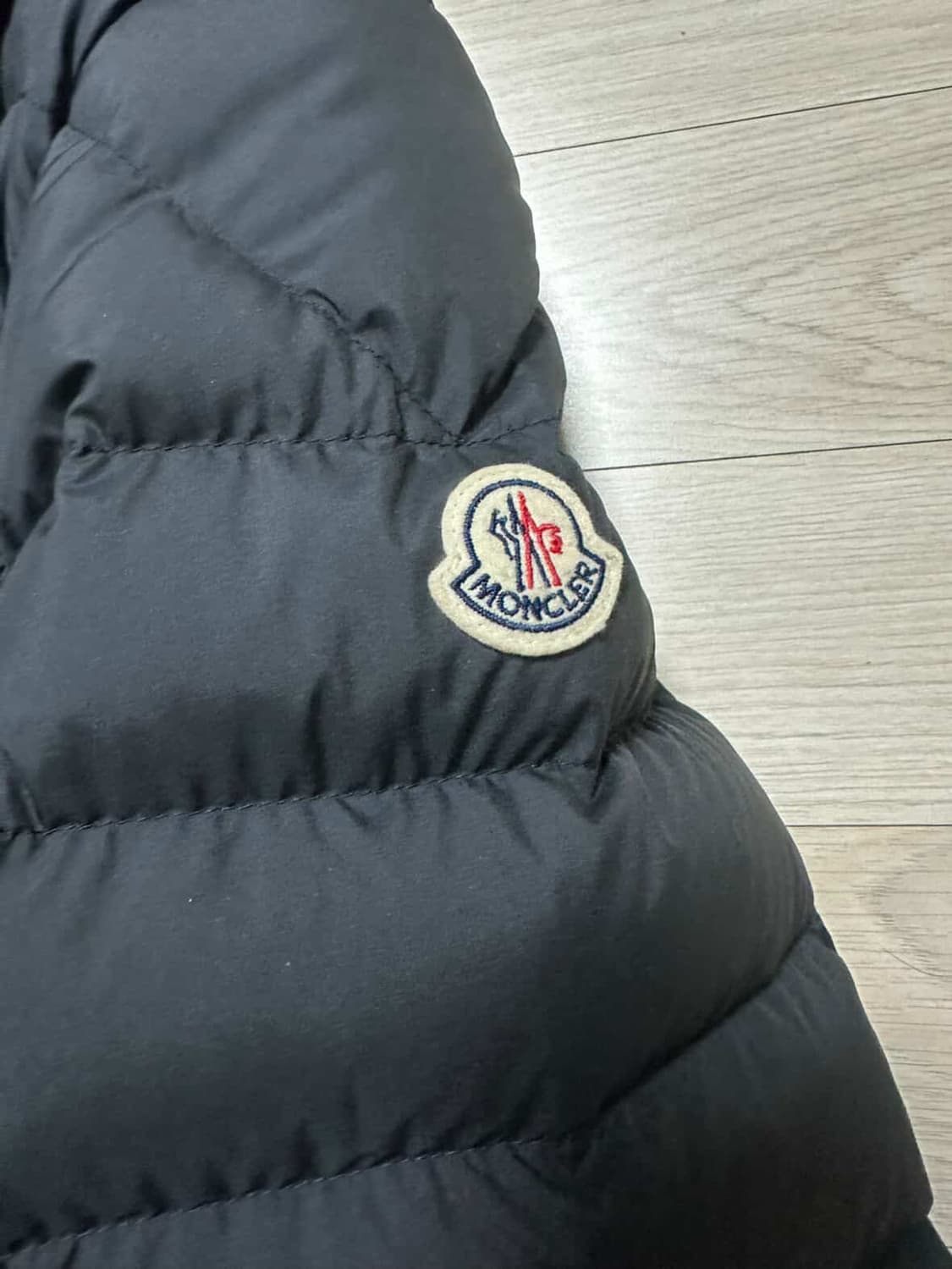 [몽클레어] 알핏 쇼트 다운 자켓 상품이미지3