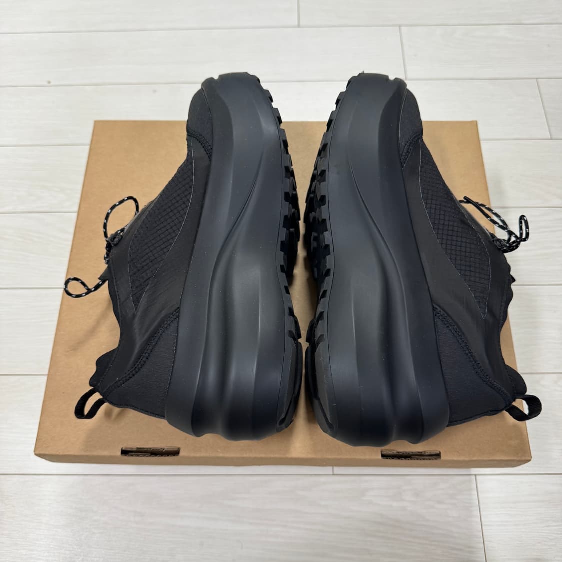 아카이브앱크x리본빛 스니커즈 상품이미지4