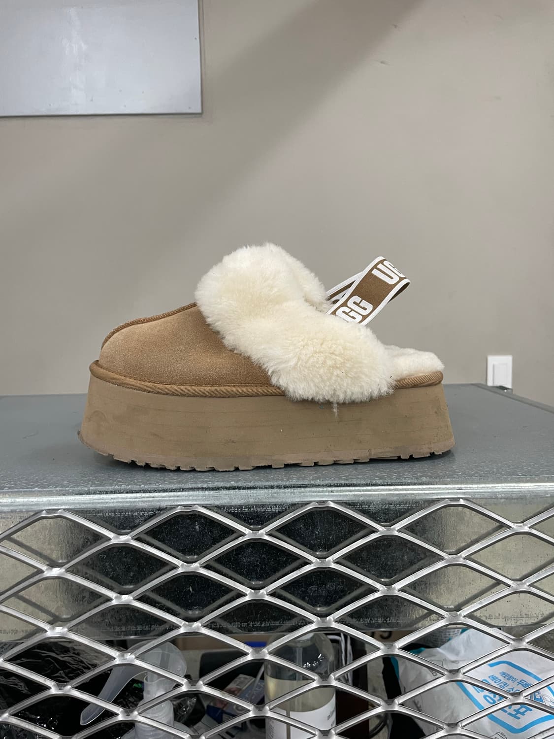 어그 펀케트 슬라이드 체스트넛 240 상품이미지1