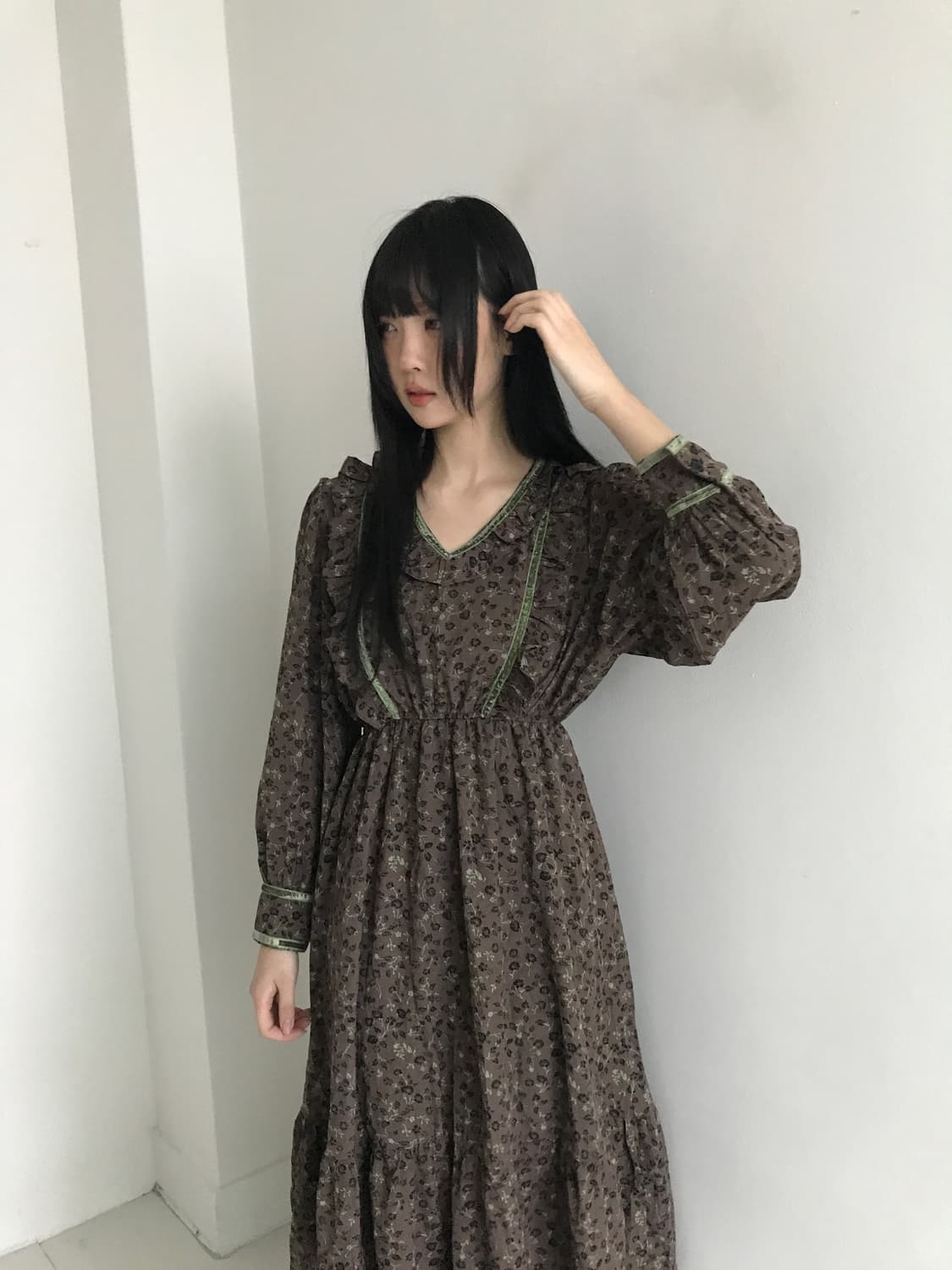 Baroque Ruffle V Neck Dress 상품이미지1