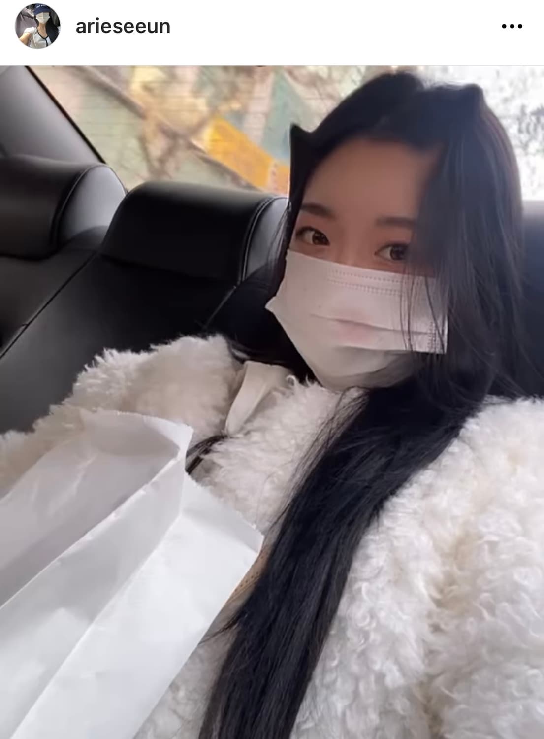 threetimes 쓰리타임즈 플러피 크롭 퍼 자켓 화이트 상품이미지3