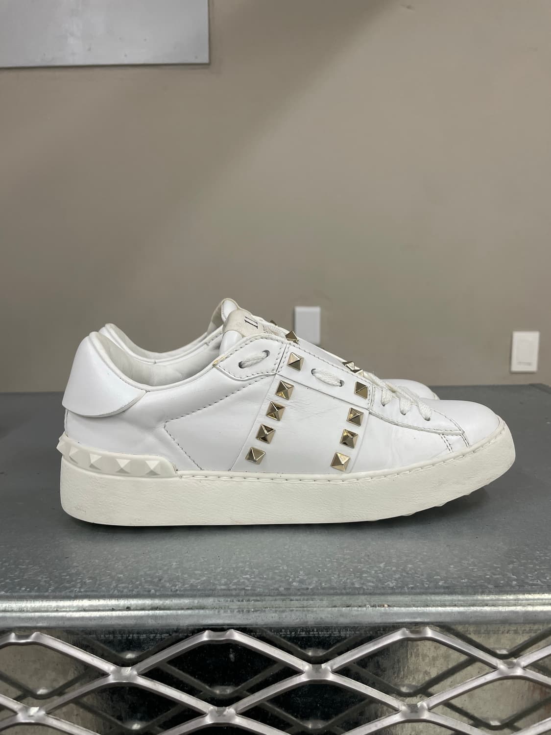 발렌티노 락스터드 스니커즈 37 상품이미지4