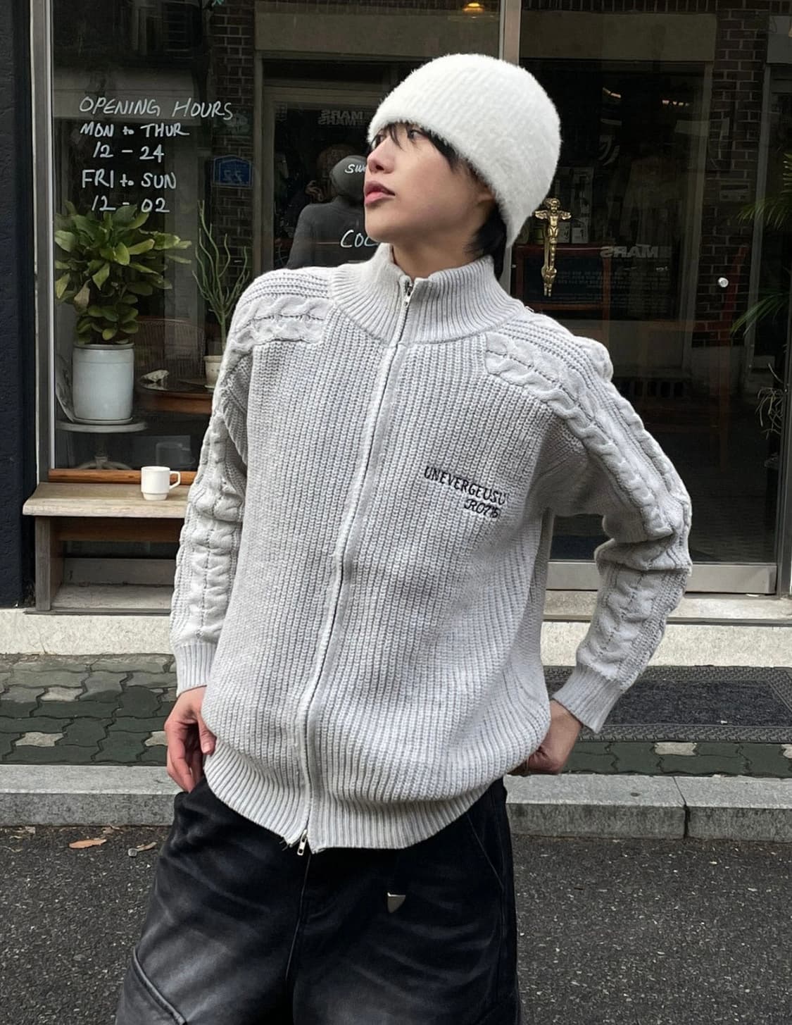 하프카라 숄더 케이블 니트집업 상품이미지1