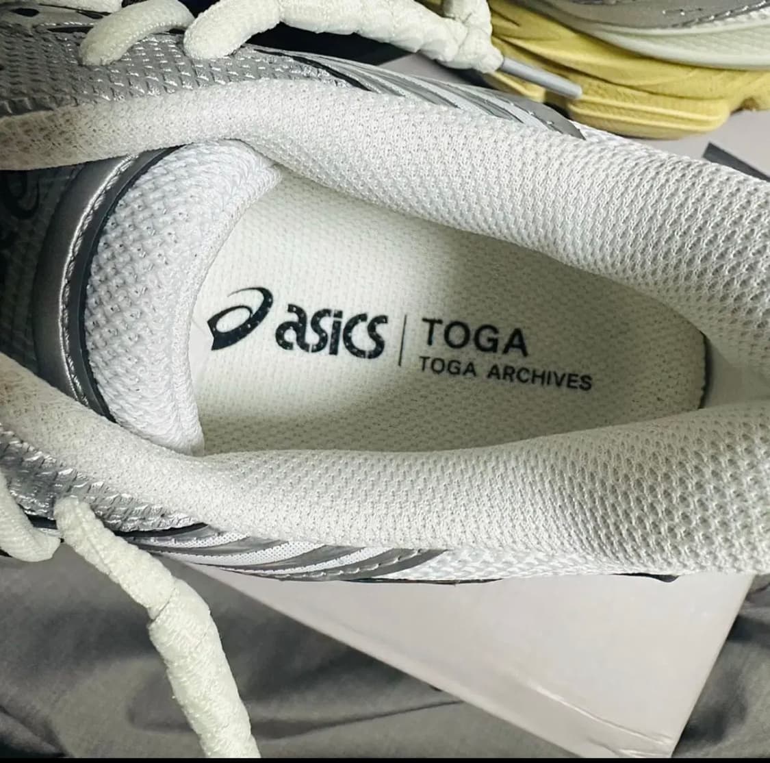 아식스 x 토가 젤 큐물러스 16 TG 화이트 레드 퓨어 실버 상품이미지5