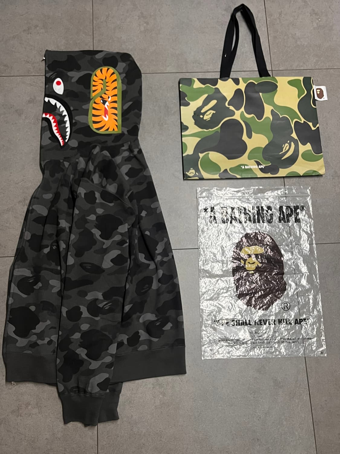 새상품급) 베이프 오리지널 흑계 샤크 후드집업  상품이미지2