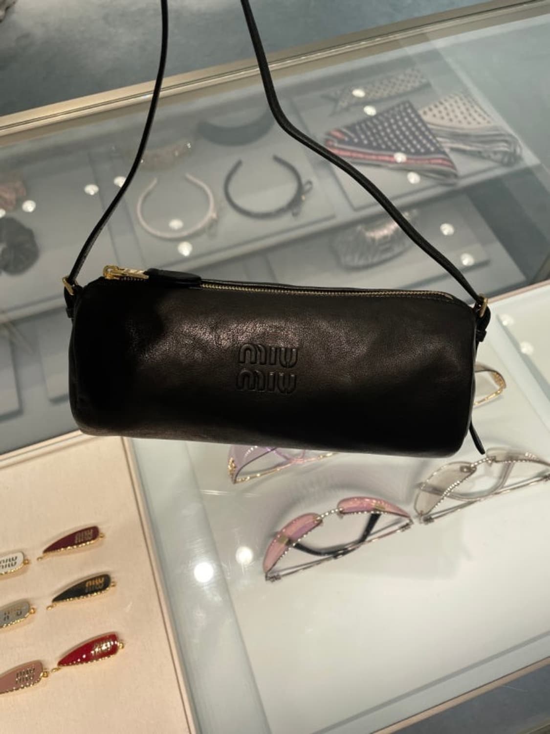 미우미우 나파 가죽 백 상품이미지2
