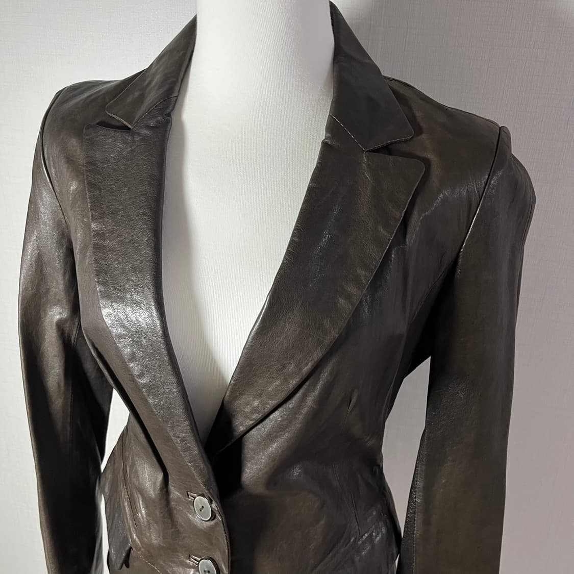 Leather . 레이어 투버튼 램스킨 블레이저 상품이미지4