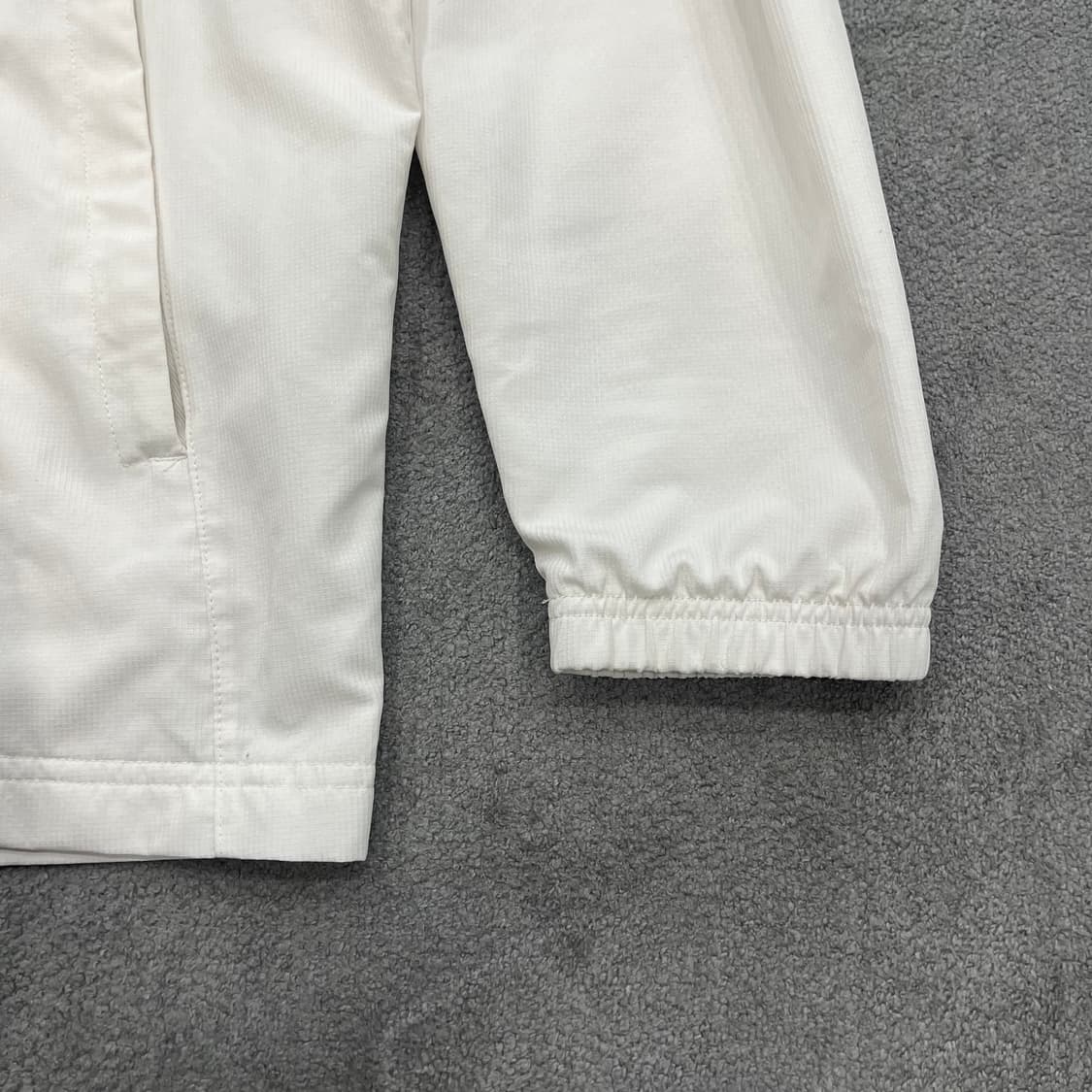 L 언더아머 화이트/블랙 바람막이 후드자켓 상품이미지3