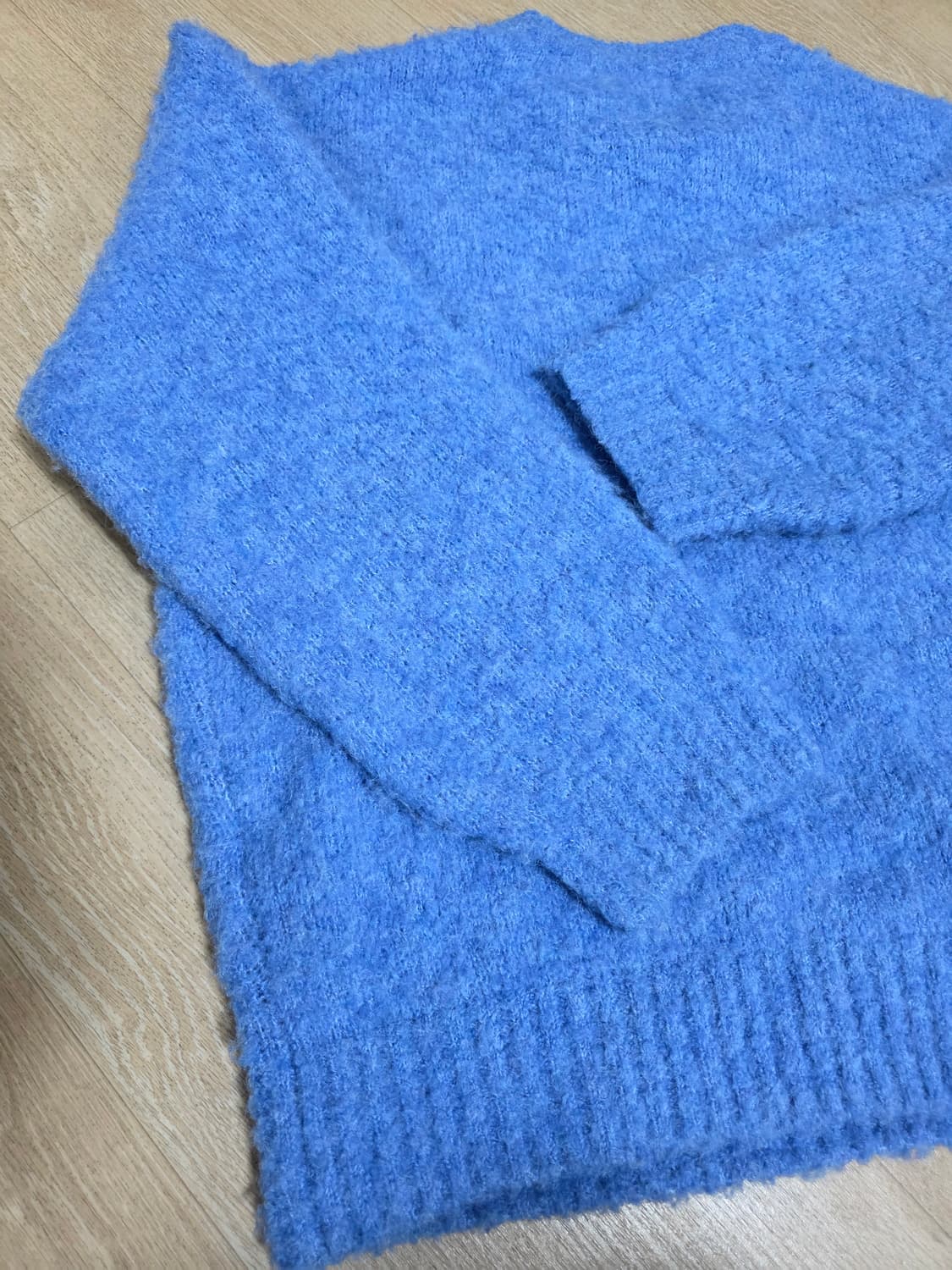 무신사스탠다드 여성 부클 라운드넥 니트 M 상품이미지8