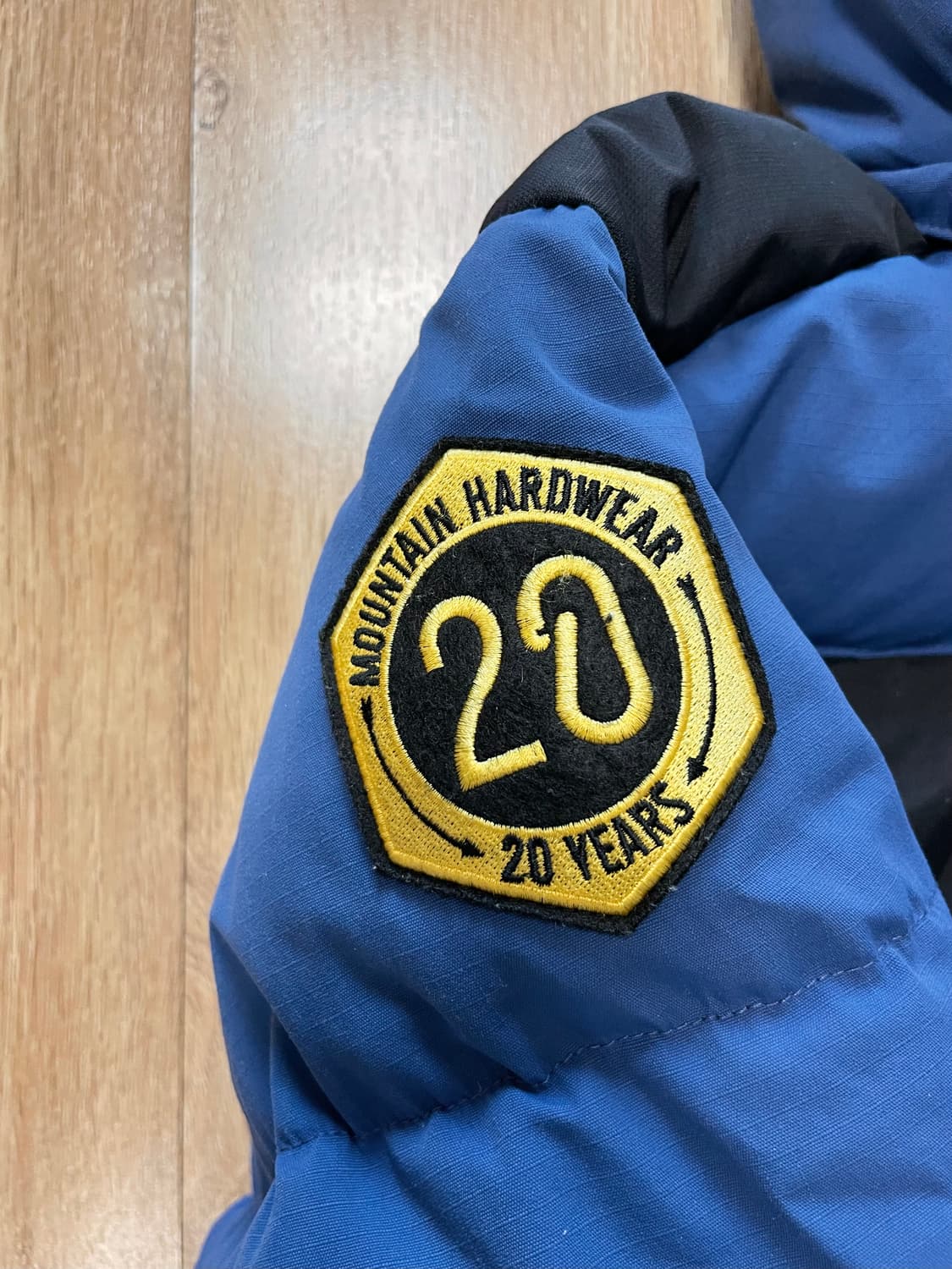 택포) 마운틴하드웨어 20주년 한정판 구스다운 패딩 상품이미지3