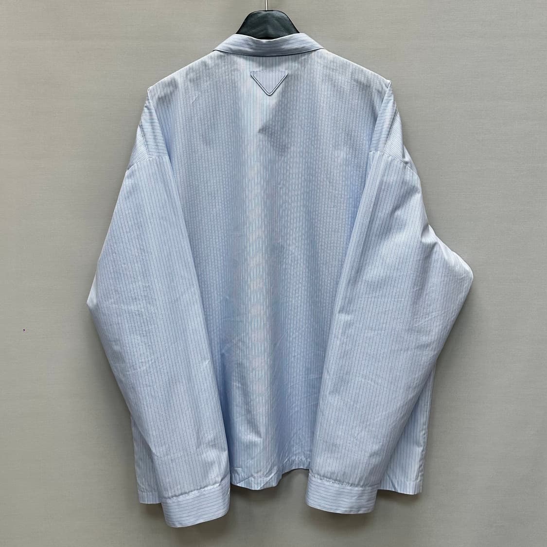 프라다 삼각로고 스트라이프 셔츠 ( 115 ) 상품이미지4