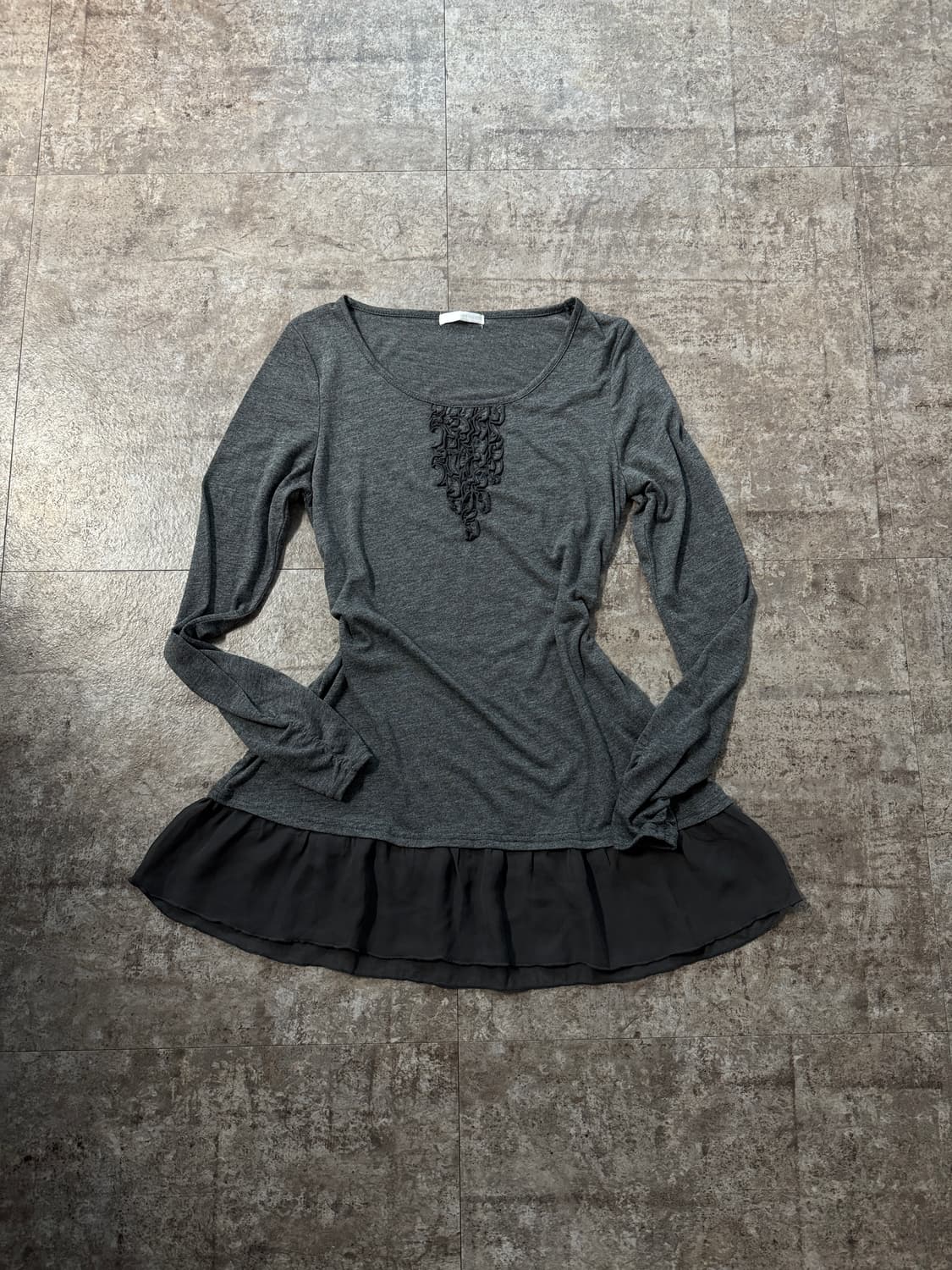 셔링 슬리브 러플 디테일 티 상품이미지1