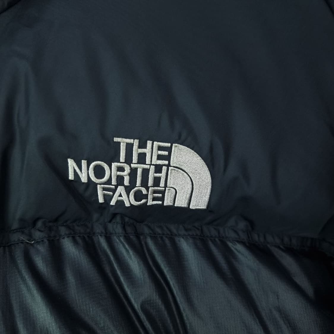 [노스페이스] 700 눕시 구스다운 푸퍼 다운 숏 패딩 블랙 M16876 상품이미지5