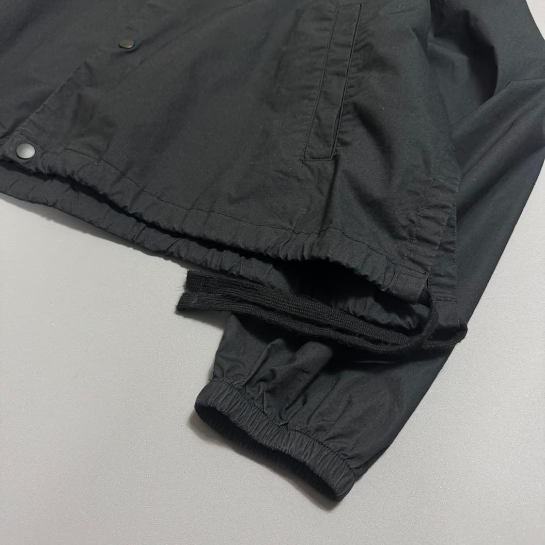 빔즈(BEAMS) 블랙컬러 코튼 스트랩 오버 실루엣 스냅버튼 쇼트 자켓 상품이미지5