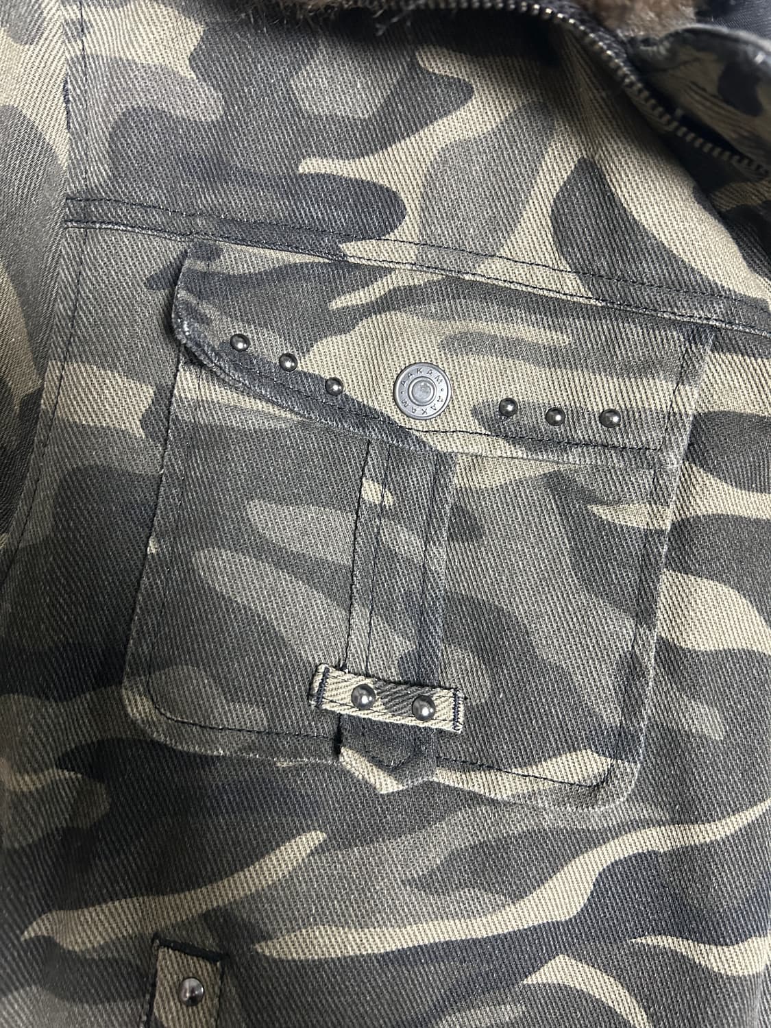 아캄 Studded 하이넥 카모 퍼 자켓 상품이미지5