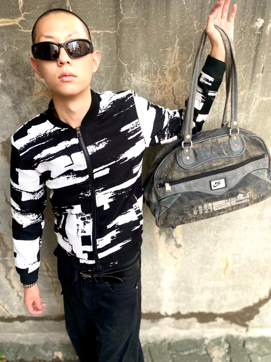 Nike Crack Detail Leather Bag 상품이미지3
