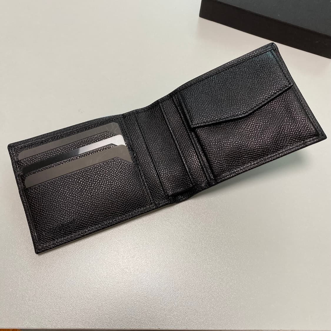 [새상품] 돌체앤가바나 스퀘어 로고 반지갑 상품이미지4