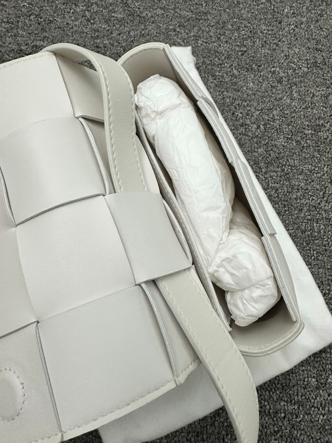 보테가베네타 카세트백 화이트 상품이미지5