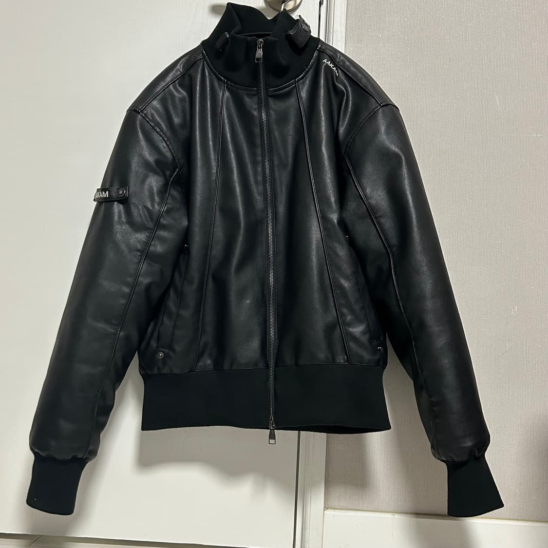 아캄 하이넥 파이핑 레더 블루종 블랙 2사이즈 상품이미지1