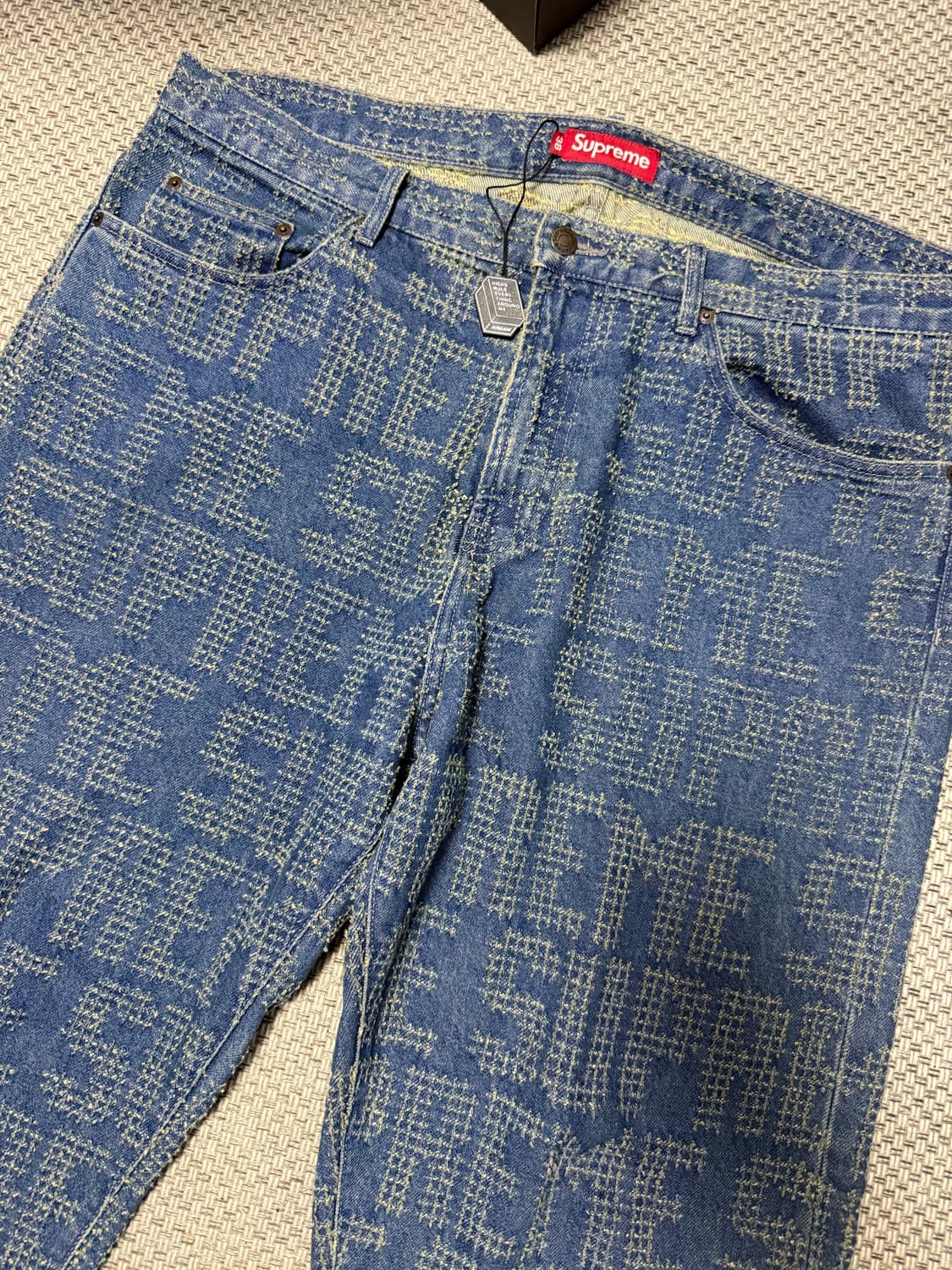 [38] 슈프림 니들 펀치 레귤러 진 워시드 블루 - 23FW 상품이미지1