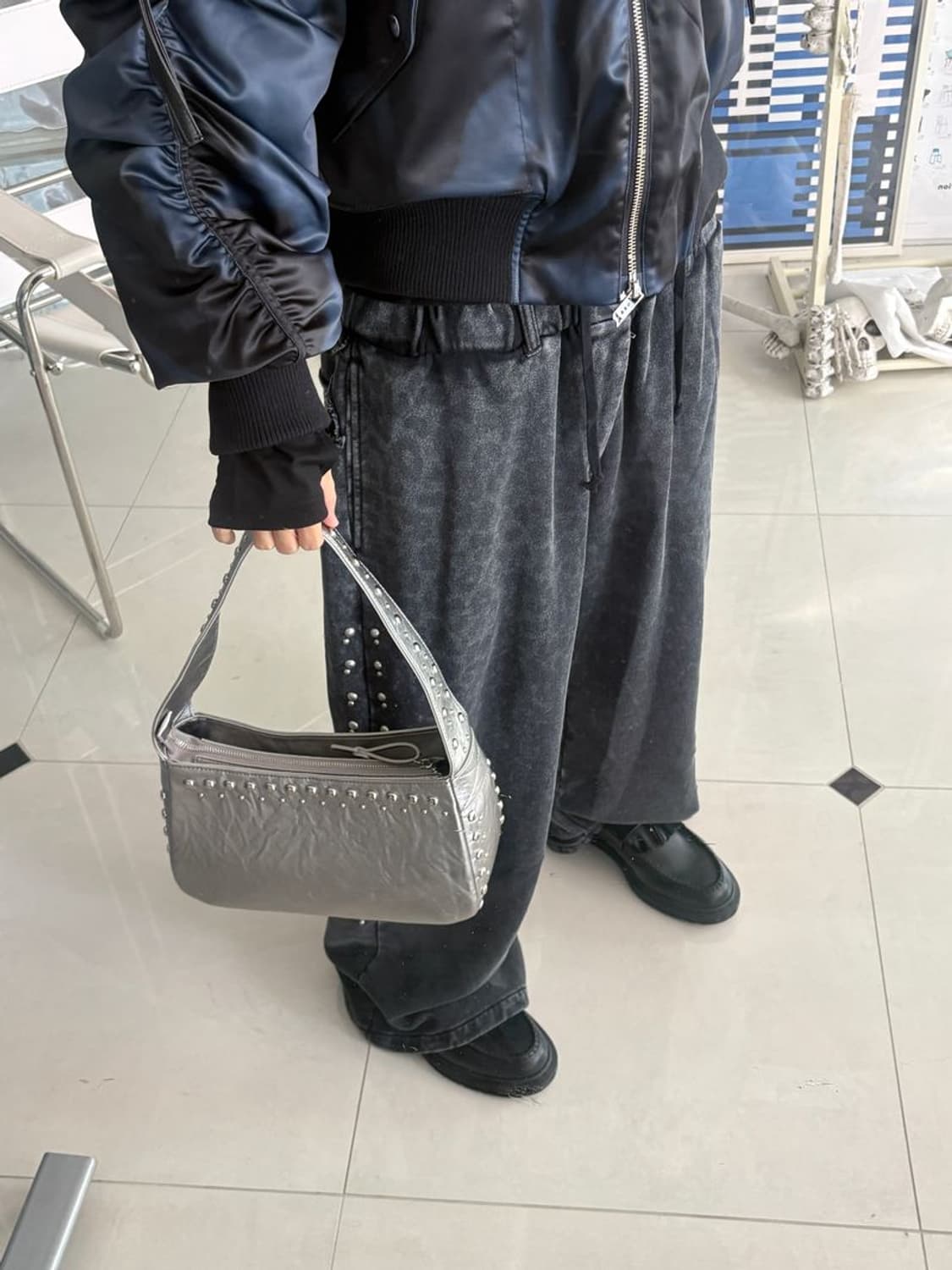 OVER STUD LEATHER SHOULDER BAG 상품이미지2