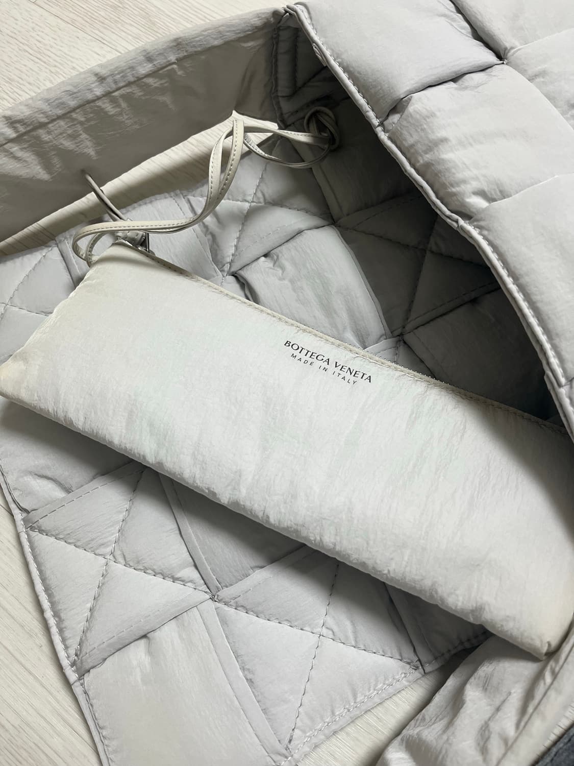 보테가 베네타 / 패딩 카세트 백 / 그레이 / 사이즈 M 상품이미지6