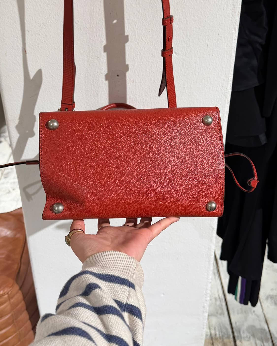 메종 마르지엘라 레드 5AC 미디엄 레더 버킷백 상품이미지6