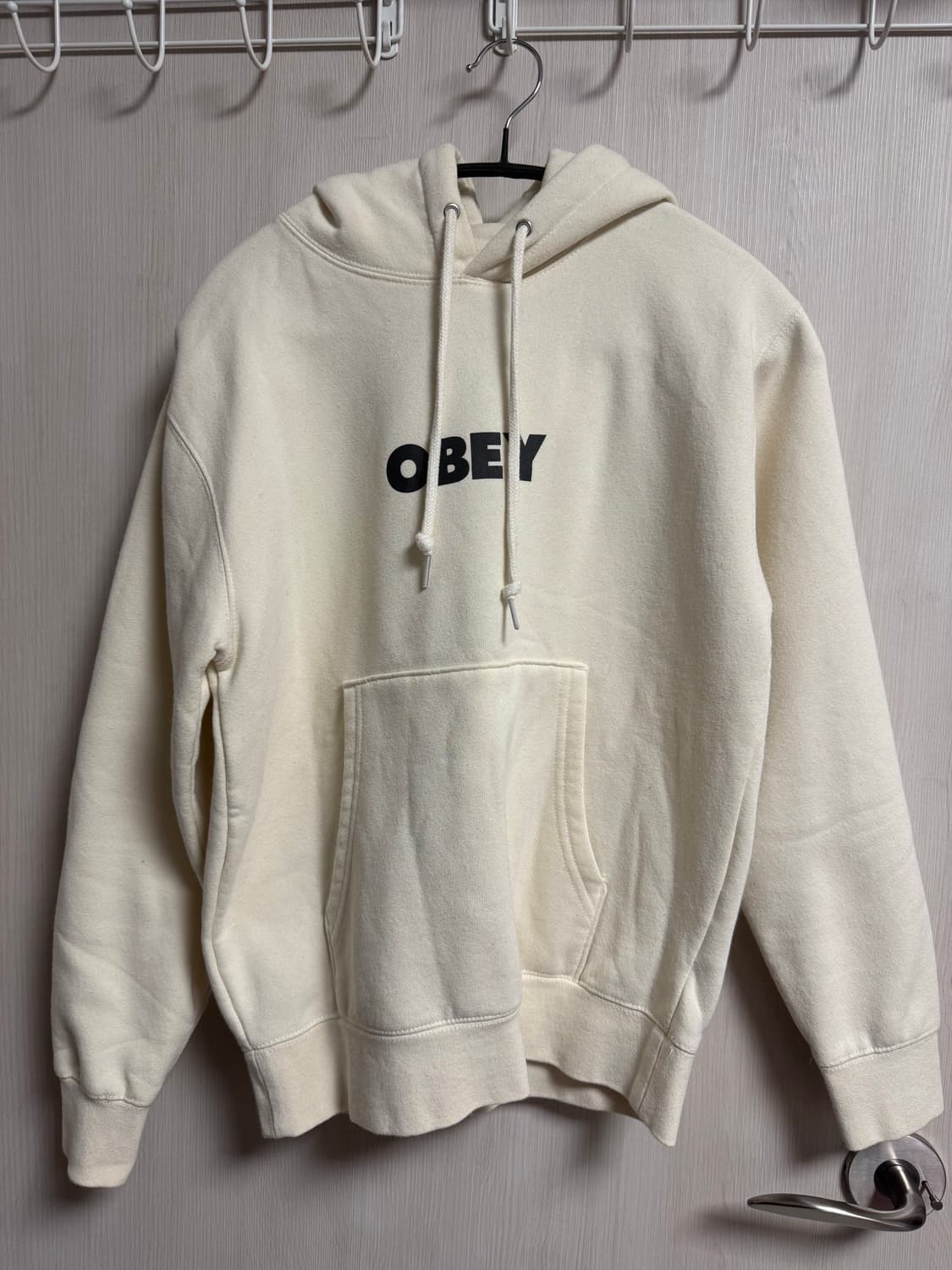오베이 OBEY 아이보리 로고 후드티 상품이미지1