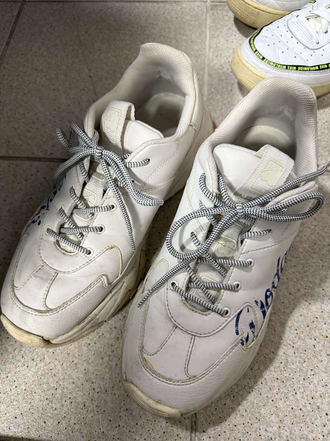 MLB 화이트 스니커즈 290 상품이미지1