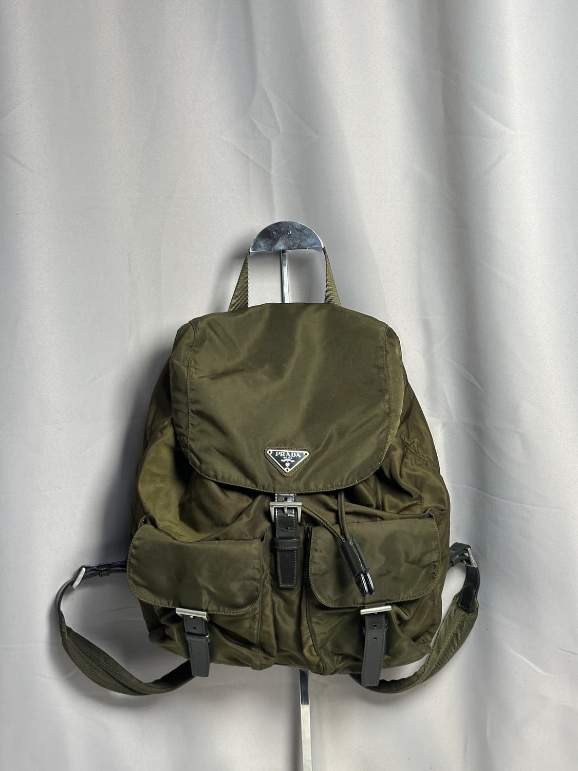 프라다 테수토 나일론 백팩 카키 상품이미지1