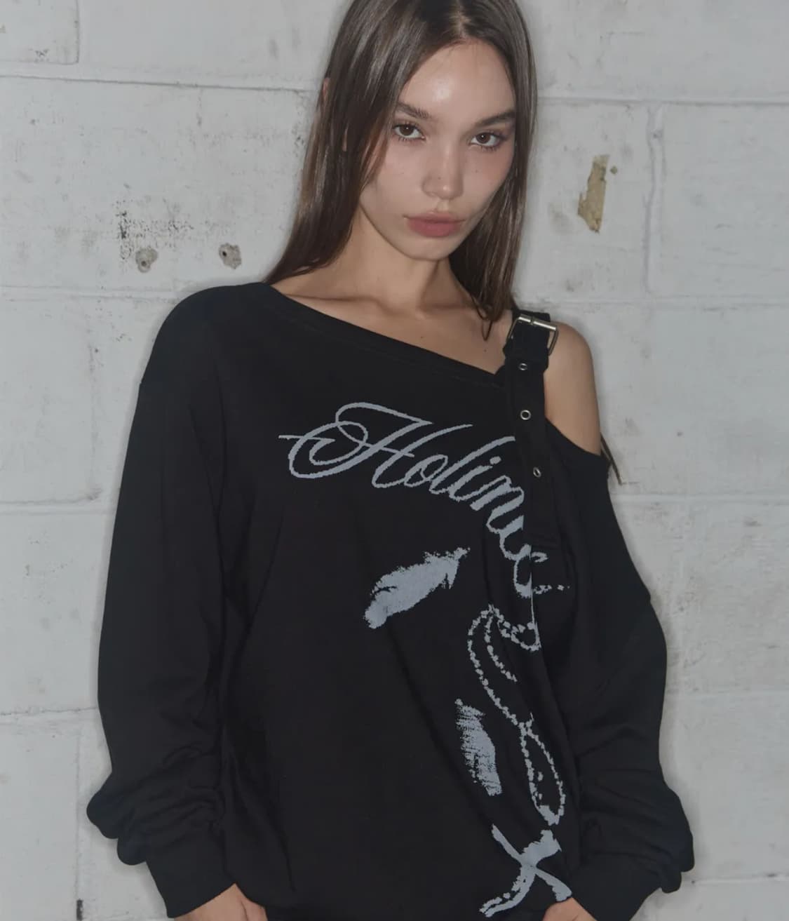 팬시클럽 원숄더 버클 스웻셔츠 블랙 상품이미지1