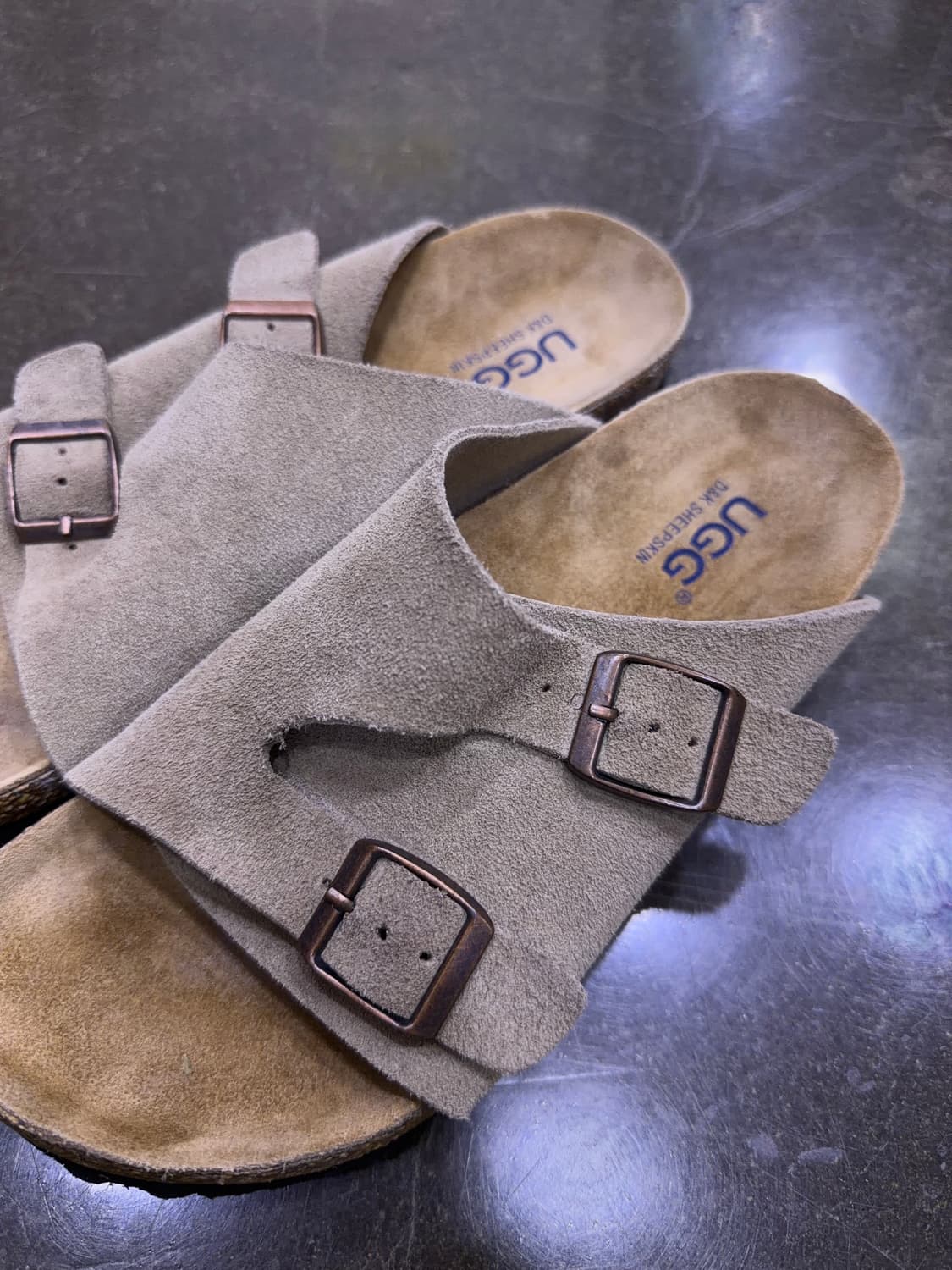 어그 D&K SHEEPSKIN 다크쉽 취리히 스웨이드 샌들 240 상품이미지4