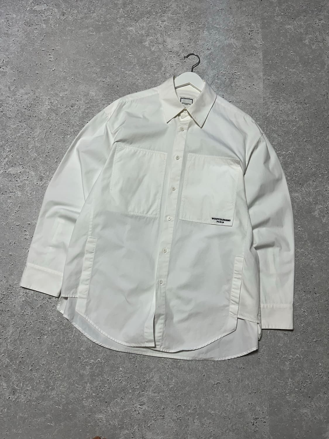 우영미 22ss 백로고 화이트 셔츠 상품이미지3