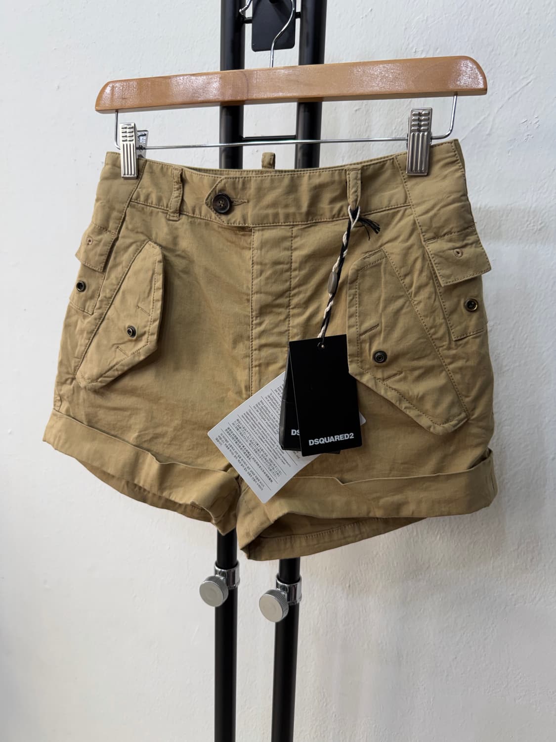새제품) 디스퀘어드2 정품 여성 카키색 반바지 38(24-25) 상품이미지3
