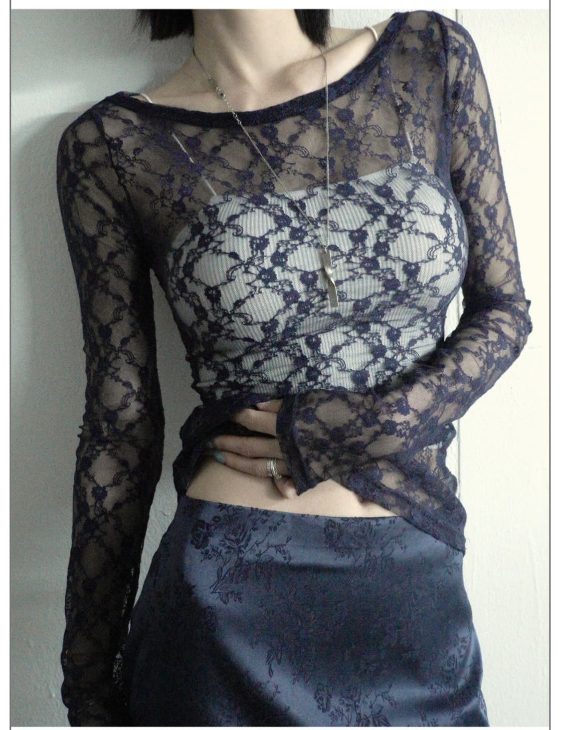 페일제이드 See-Through Flower Lace T/Navy 상품이미지1