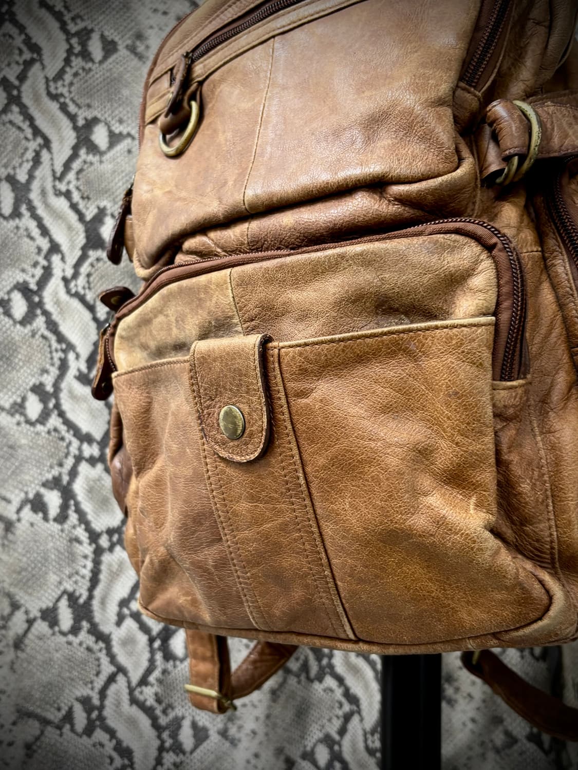 [UTILITY] Multi Pocket Buckle Leather Ba 상품이미지5