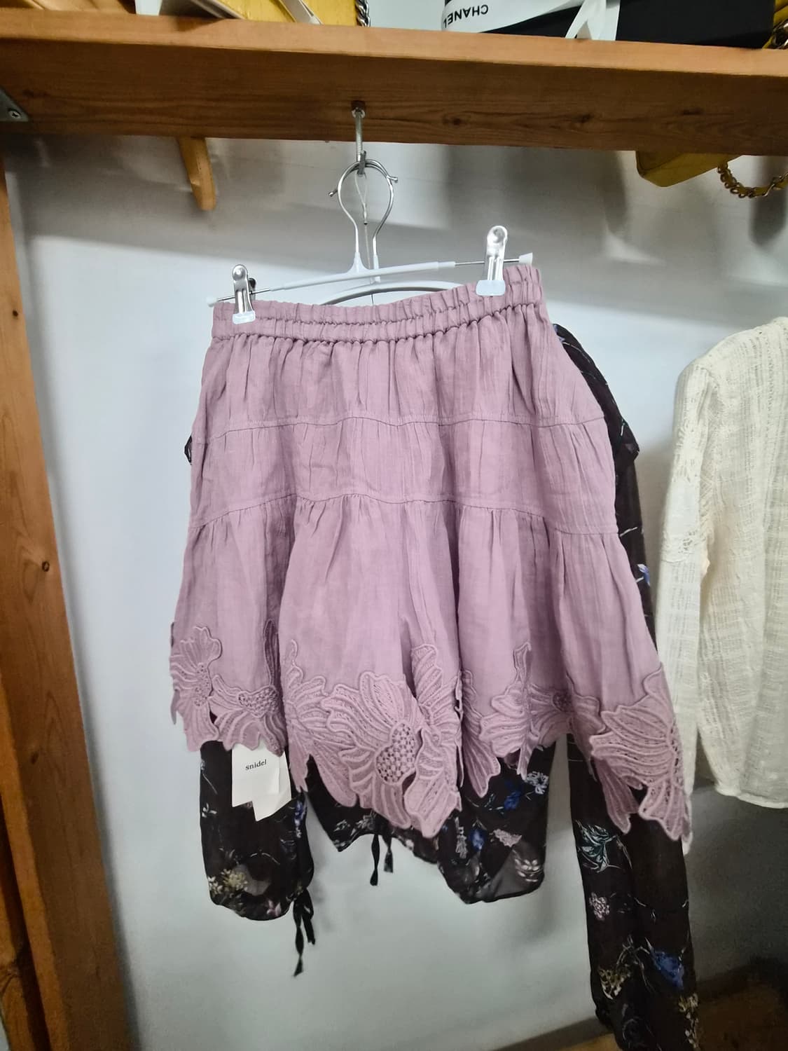 셔링 프릴 블라우스. snidel 레이스 린넨 치마반바지 상품이미지10