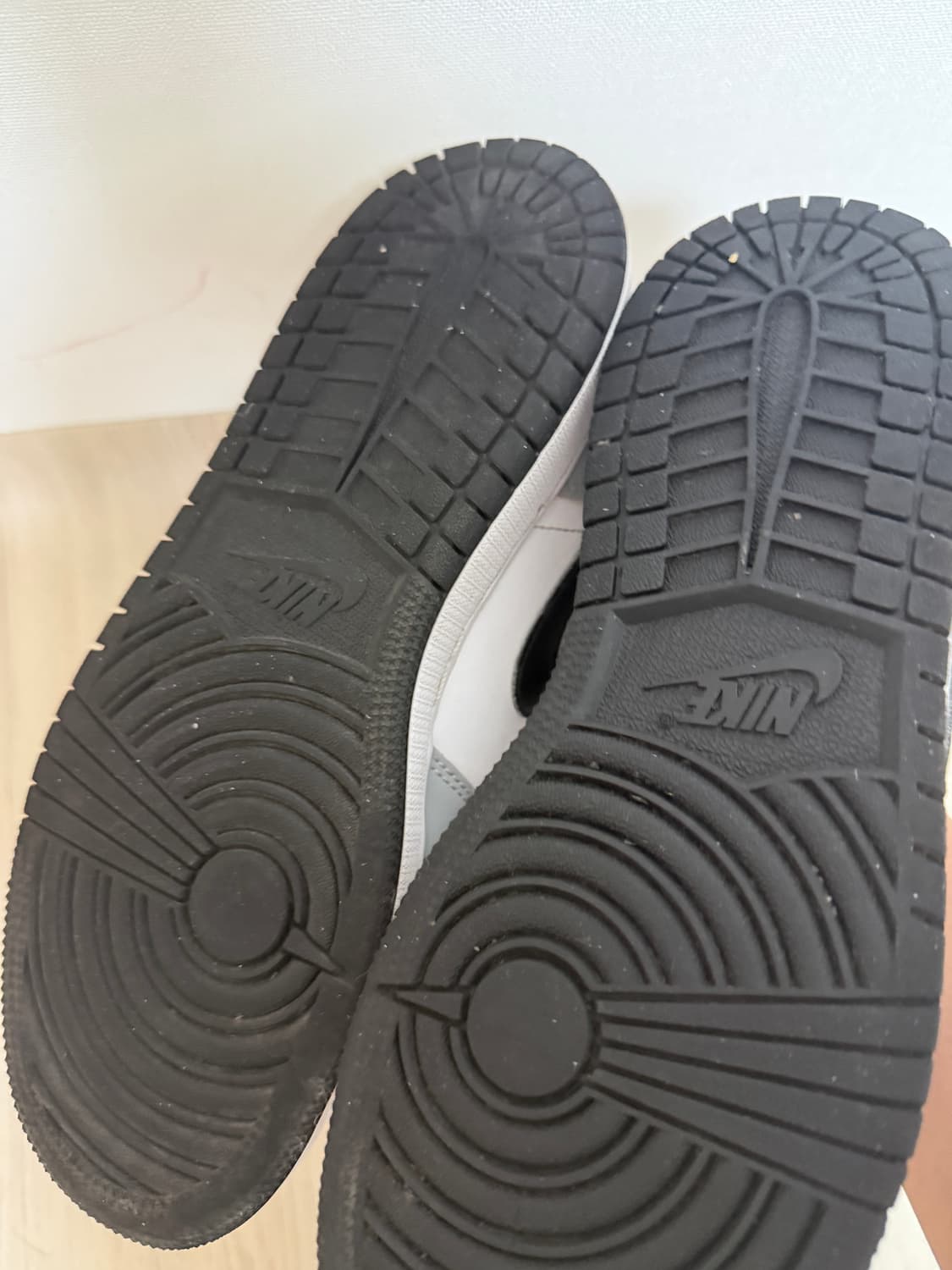 나이키 조던1 라이트 스모크 그레이 GS 로우 스니커즈 상품이미지2