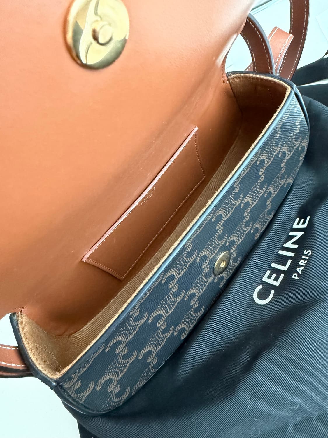 셀린느 트리옹프 타부백 탄 상품이미지9