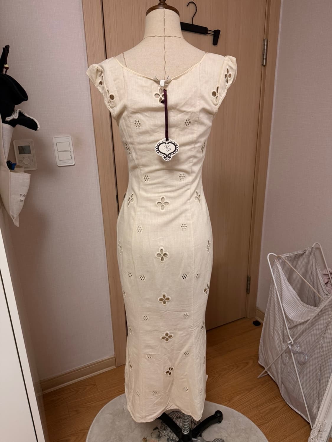 Mirror palais 미러 팔레 Maria 펀칭아이보리린넨롱원피스 상품이미지8