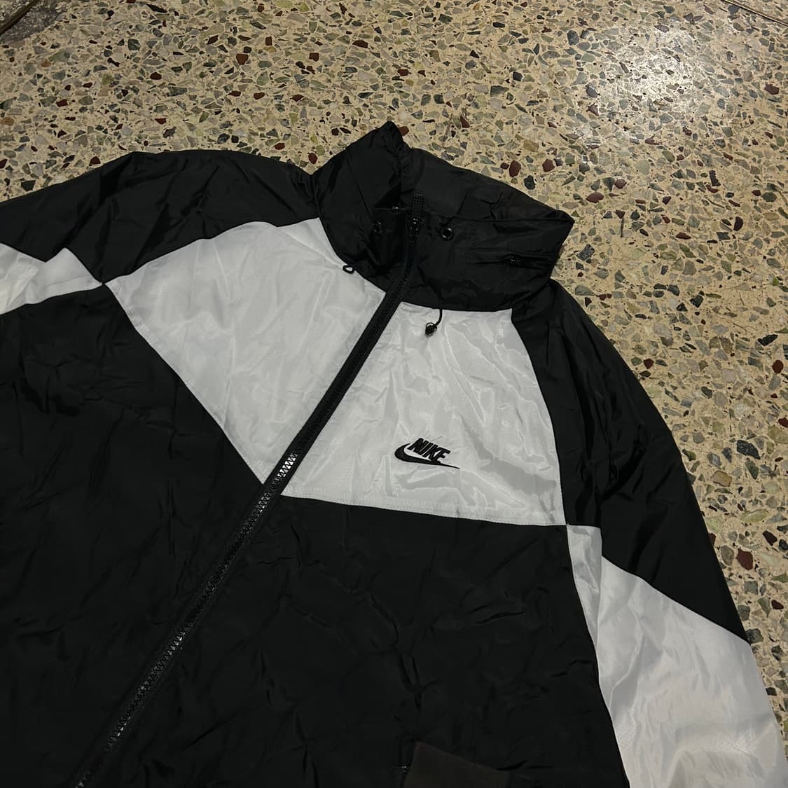 나이키(NIKE) 윈드러너 범고래 바람막이 상품이미지2