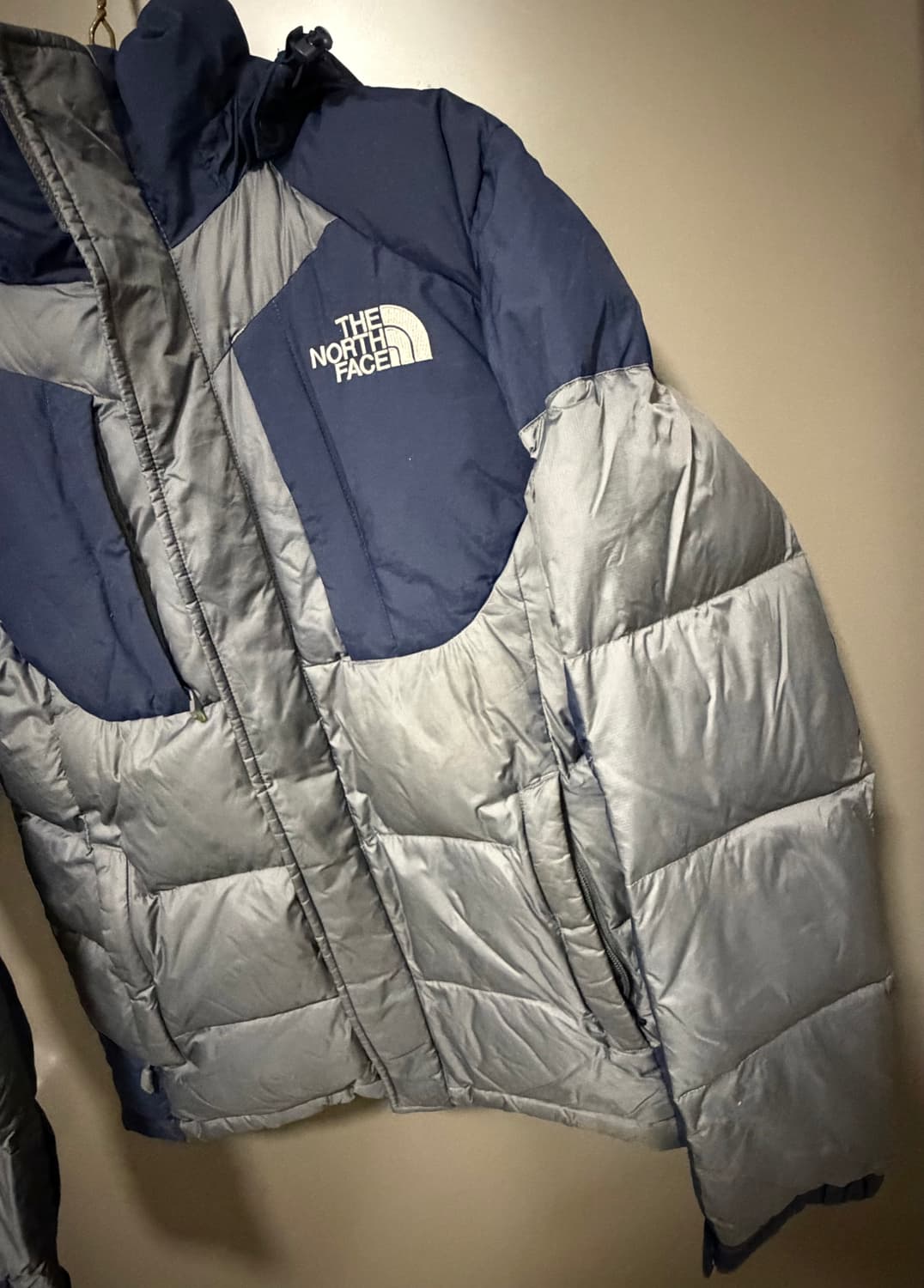 노스페이스 700 구스패딩 네이비/그레이ㅑ 상품이미지4