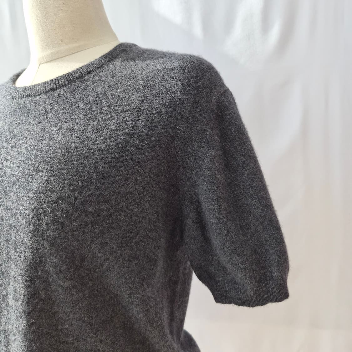 차콜그레이 캐시미어 100 반팔 니트 상품이미지6
