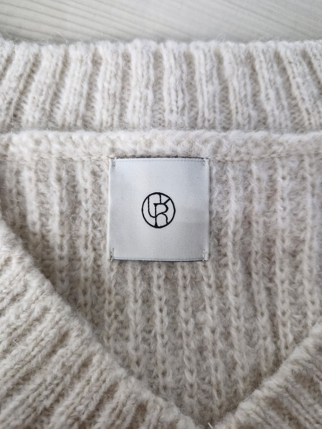 UMER 유메르 울 알파카 브이넥 니트 상품이미지5